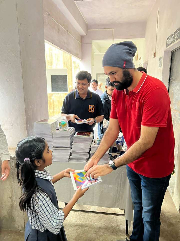 Stationery distribution at the FTE school