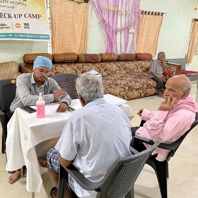 A doctor consulting residents at Shri Maheshwar Vaanprastha Aashram